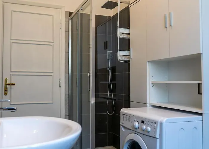 1min From Metro Large And Quiet Apartment